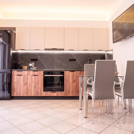 Athina'S Home Пирей Экстерьер фото