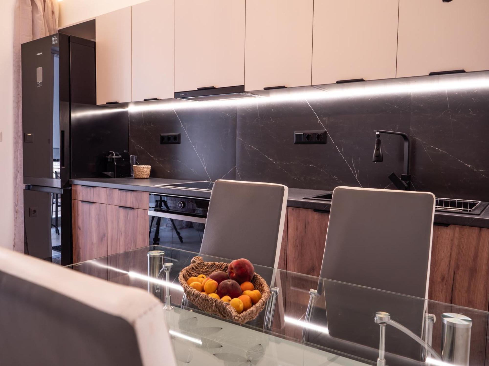 Athina'S Home Пирей Экстерьер фото