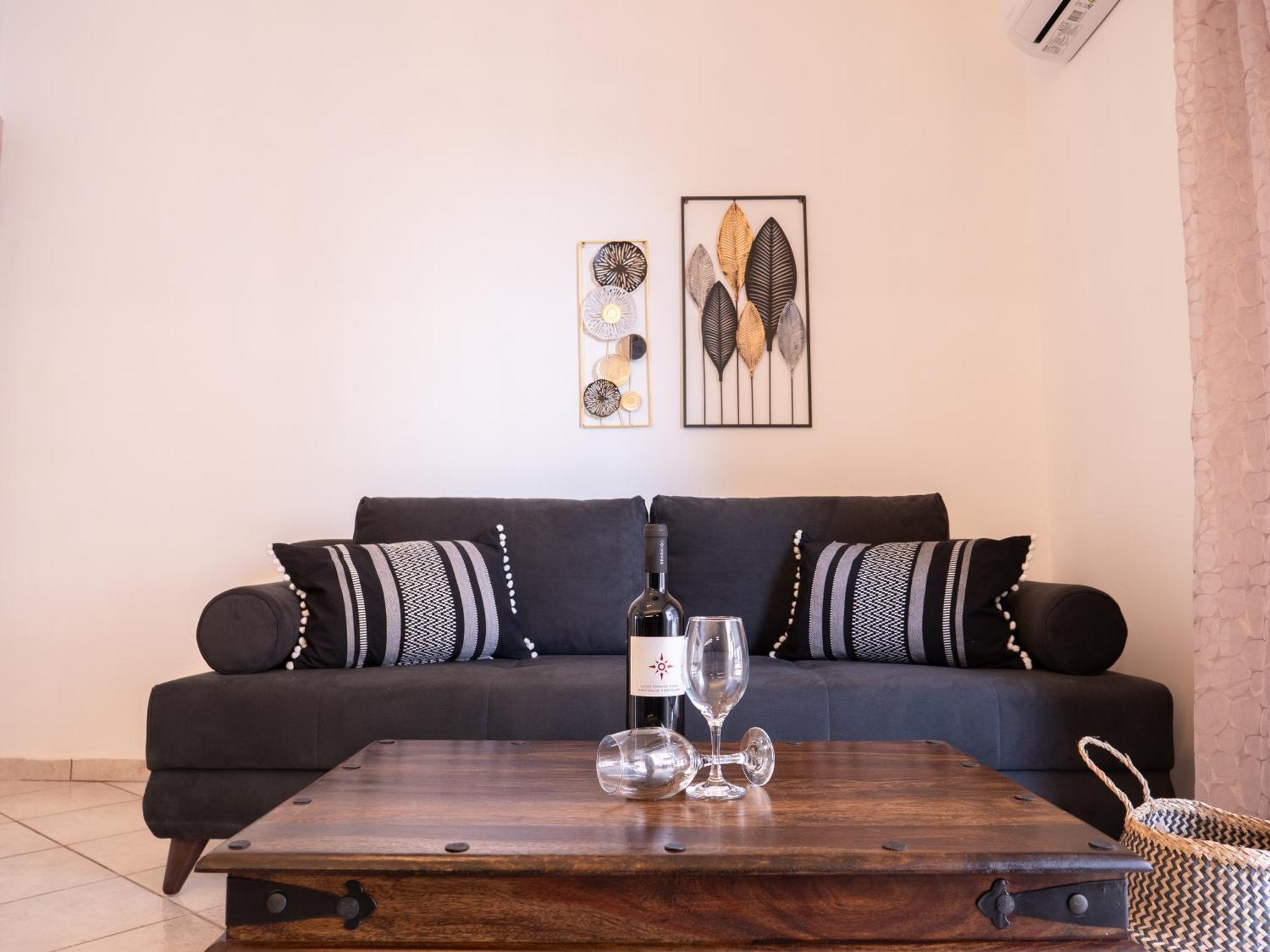 Athina'S Home Пирей Экстерьер фото