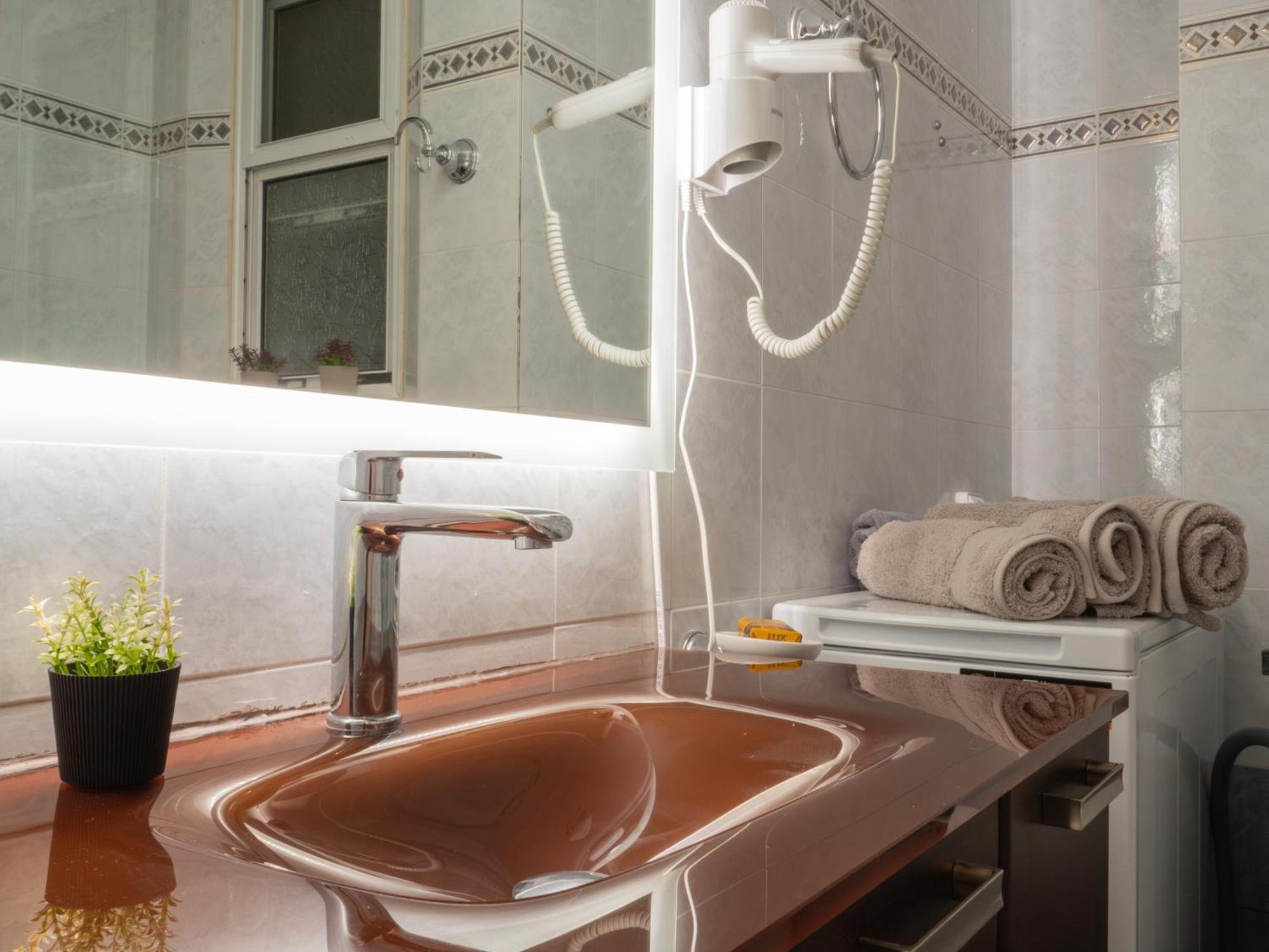Athina'S Home Пирей Экстерьер фото