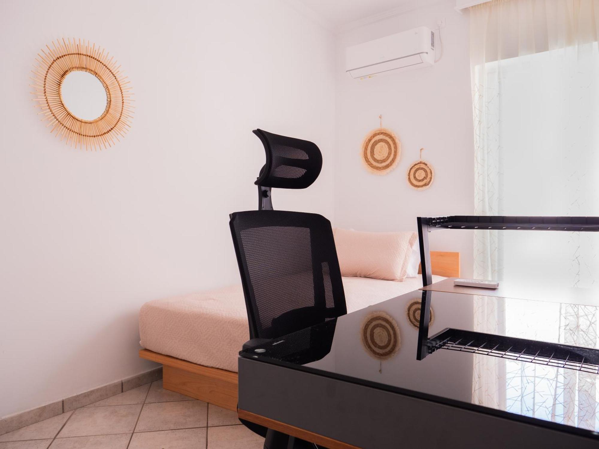 Athina'S Home Пирей Экстерьер фото