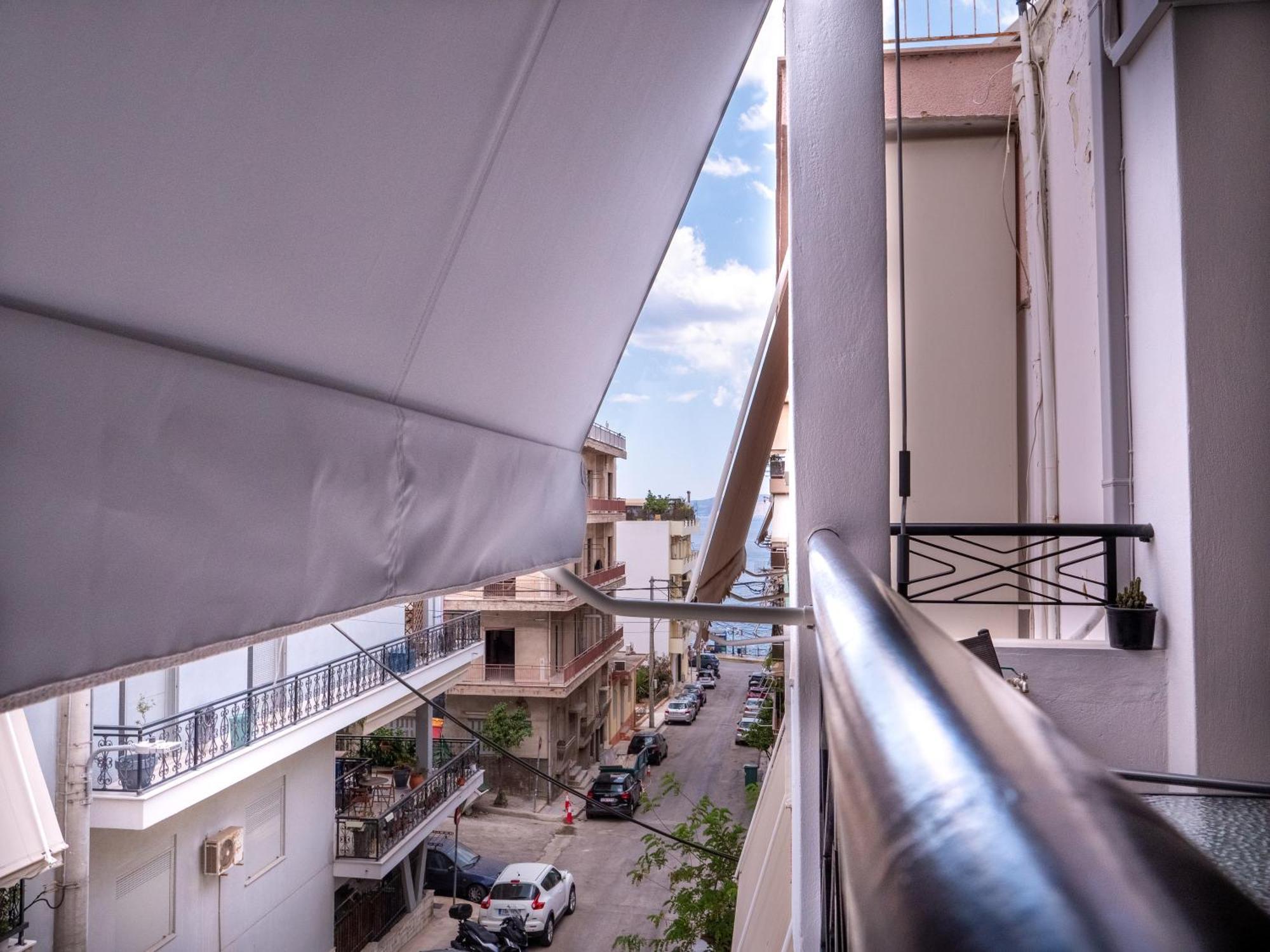 Athina'S Home Пирей Экстерьер фото