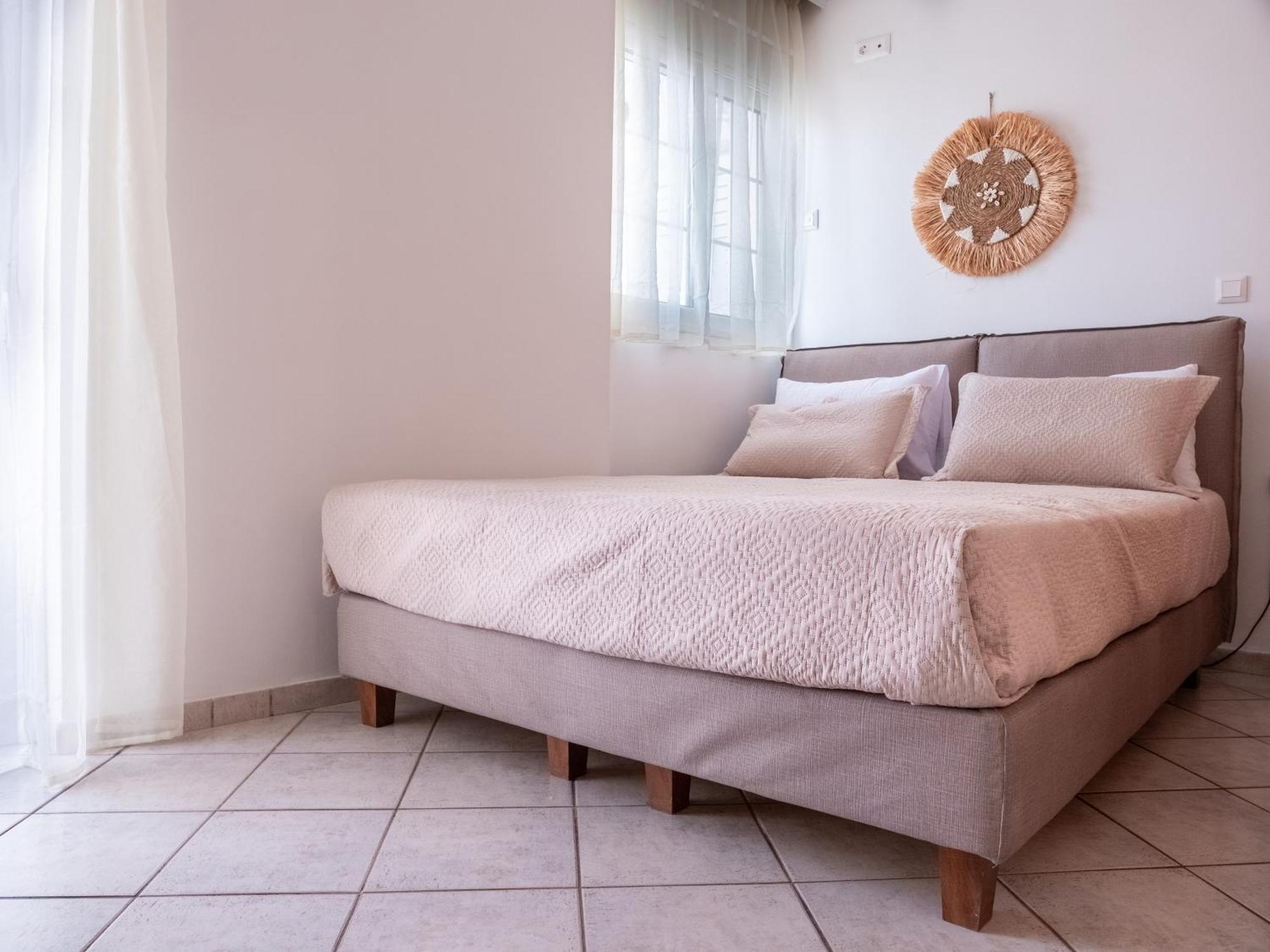 Athina'S Home Пирей Экстерьер фото